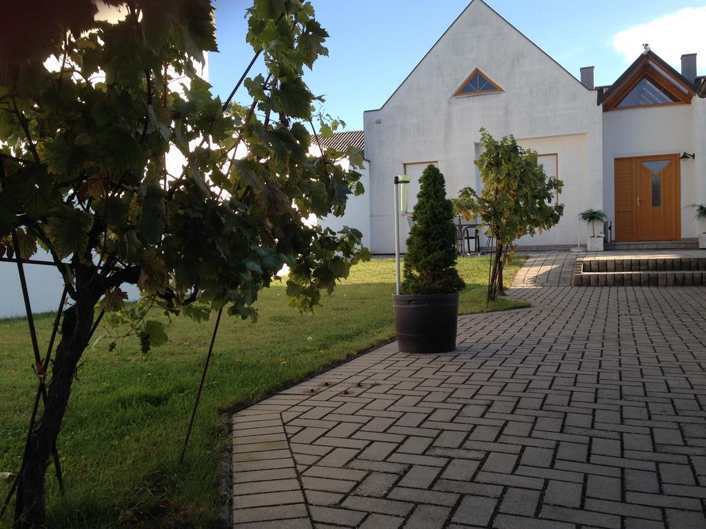 Winzerhof Klua Hoada Apartment Illmitz Exterior foto